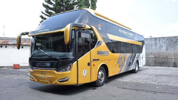 Bus dari PO Handoyo yang dirancang Laksana menggunakan sasis dan mesin Hino dibuat dengan konsep jaga jarak untuk menghadapi pandemi.
