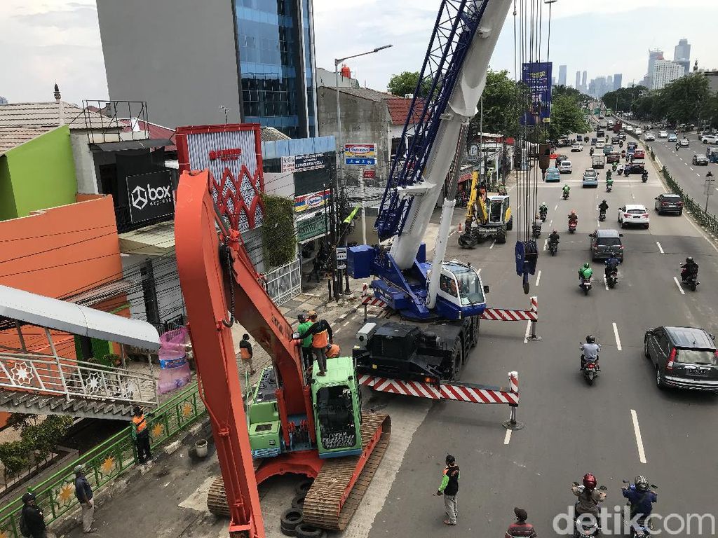 Operator Ekskavator yang Timpa JPO Kampung Melayu Diduga Kelelahan Operator Ekskavator yang Timpa JPO Kampung Melayu Diduga Kelelahan
