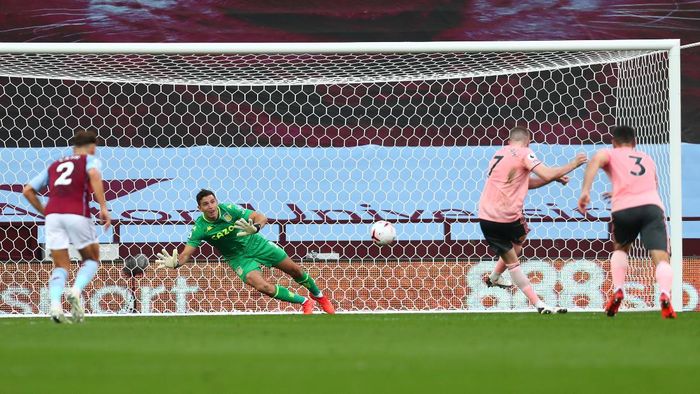 Emiliano Martinez BIRMINGHAM, ENGLAND - SEPTEMBER 21: Emiliano Martinez of Aston Villa saves a penalty shot from John Lundstram of Sheffield United during the Premier League match between Aston Villa and Sheffield United at Villa Park on September 21, 2020 in Birmingham, England. (Photo by Clive Rose/Getty Images)