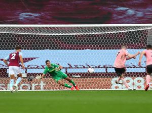 Emiliano Martinez Tepis Penalti, Arsenal Pamer Kiper Baru Emiliano Martinez Tepis Penalti, Arsenal Pamer Kiper Baru