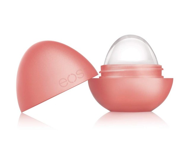 eos Crystal Lip Balm/amazon.com kandungannya tersebut akan membuat bibir kamu tetap terhidrasi dan lembab.