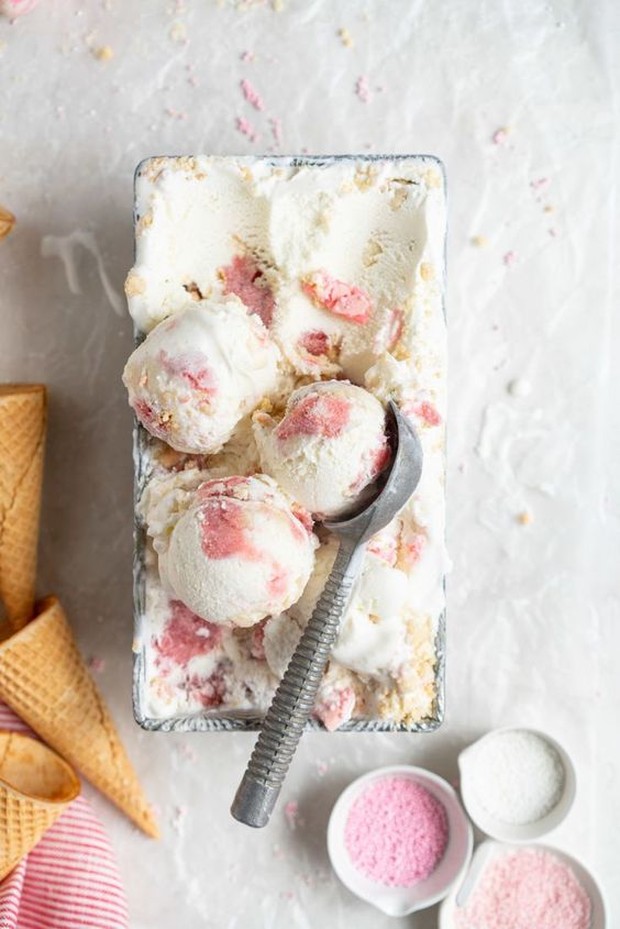 Eskrim/pinterest.com/jessannkirby RM dan V BTS pernah hampir ketahuan karena memakan eksrim tanpa izin dari agensi oleh staf.