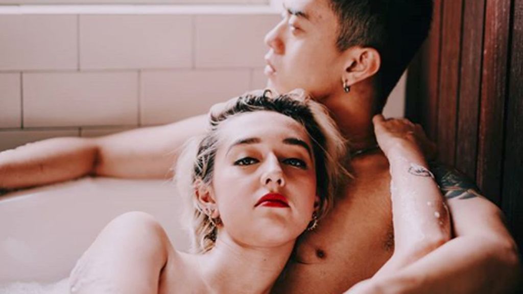 Potret Fabiola, Mantan Istri Reza SM*SH Berendam Bareng Cowok Potret Fabiola, Mantan Istri Reza SM*SH Berendam Bareng Cowok
