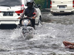 Akibat Hujan Deras, 20 Ruas Jalan di Jakarta Tergenang