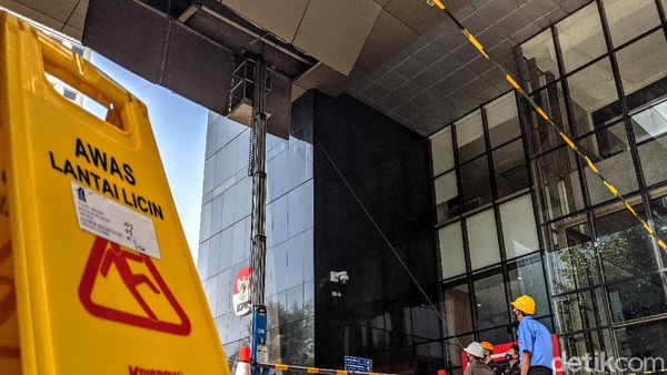 Jebol Gegara Hujan Deras, Atap Plafon di Gedung KPK Diperbaiki