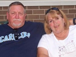 Kisah Haru Sejoli Meninggal Bersama Bergandengan Tangan karena Corona