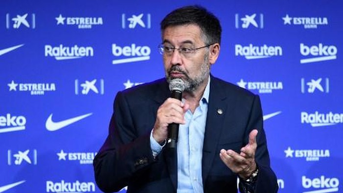 Barcelonas president Josep Maria Bartomeu speaks during the official presentation of new Dutch coach Ronald Koeman at the Camp Nou stadium in Barcelona on August 19, 2020. - Crisis-hit Barcelona hailed the 