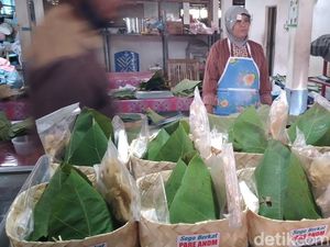 Gurih Mantap! Sego Berkat Asal Kulon Progo Ini Harganya Rp 8 Ribuan Gurih Mantap! Sego Berkat Asal Kulon Progo Ini Harganya Rp 8 Ribuan