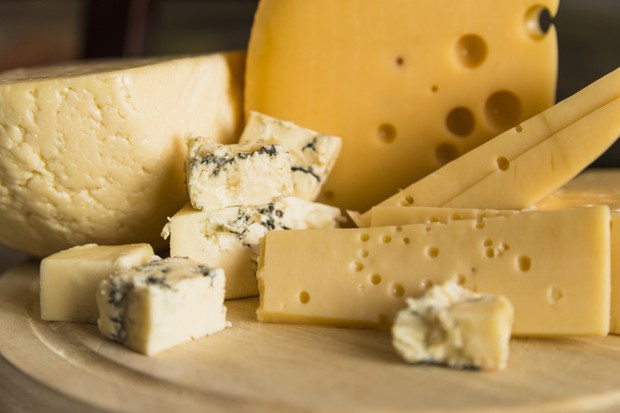 produk yang terbuat dari susu mengandung lemak yang tinggi dibandingkan dengan jumlah seratnya.