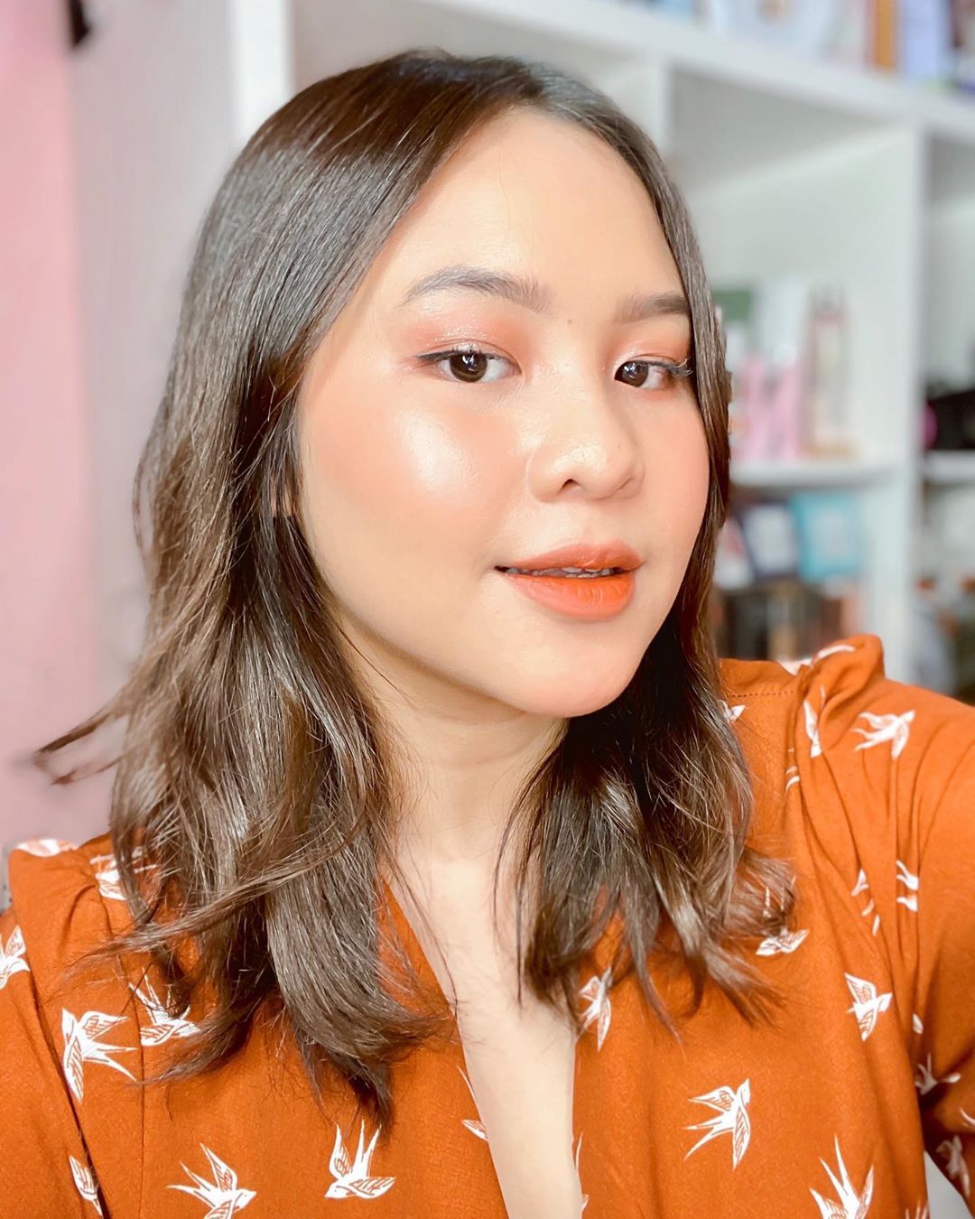 Inpirasi makeup remaja yang fresh dan anti keliatan tua oleh beauty influencer Nathaniec.
