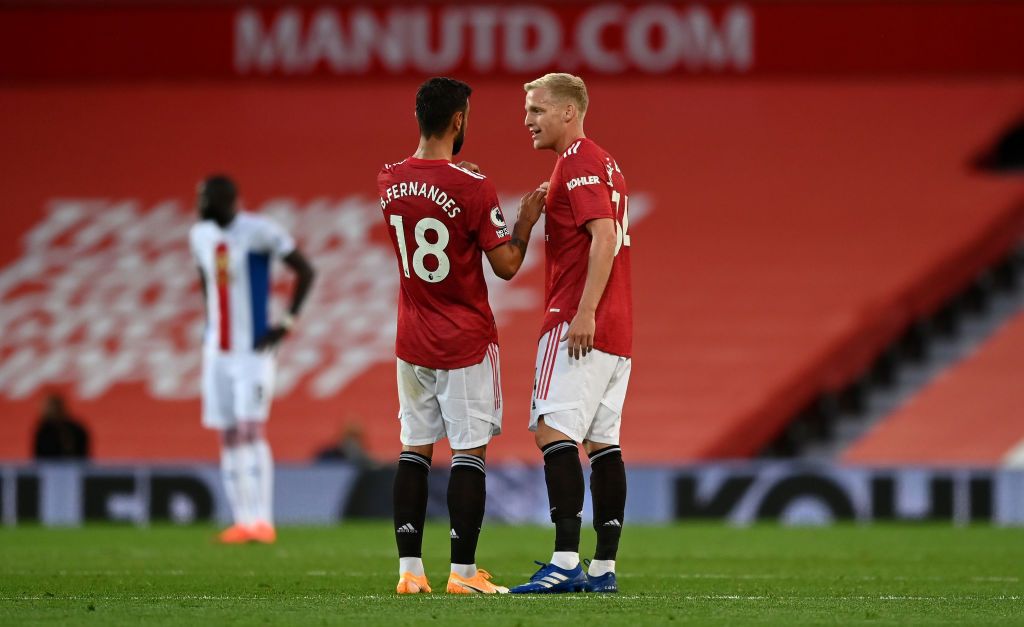MANCHESTER, ENGLAND - SEPTEMBER 19: Donny Van De Beek of Manchester United speaks with Bruno Fernandes of Manchester United during the Premier League match between Manchester United and Crystal Palace at Old Trafford on September 19, 2020 in Manchester, England. (Photo by Shaun Botterill/Getty Images)