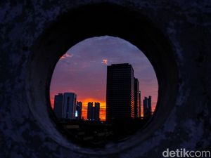 Menikmati Senja Ibu Kota di Musim Pancaroba Menikmati Senja Ibu Kota di Musim Pancaroba