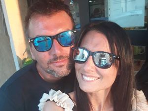 Kisah Cinta Terjebak Lockdown, Menyapa Lewat Balkon Berakhir ke Pelaminan