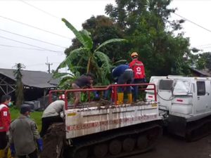 Video PMI Kirim Bantuan Untuk Korban Banjir Sukabumi