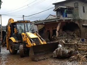 Hujan Deras Mengguyur Lokasi Banjir Cicurug Sukabumi, Evakuasi Berlanjut