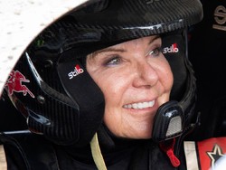 Wanita 64 Tahun Ini Masih Kuat Jadi Pebalap Rally