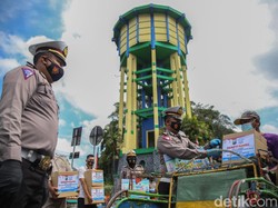 Ribuan Masker dan Sembako Dibagikan ke Pengguna Jalan di Jombang
