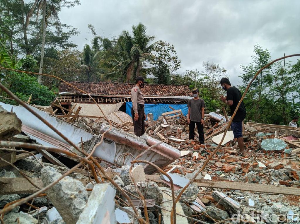Fakta Ibu dan Anak di Balik Dirobohkannya Rumah di Ponorogo Fakta Ibu dan Anak di Balik Dirobohkannya Rumah di Ponorogo