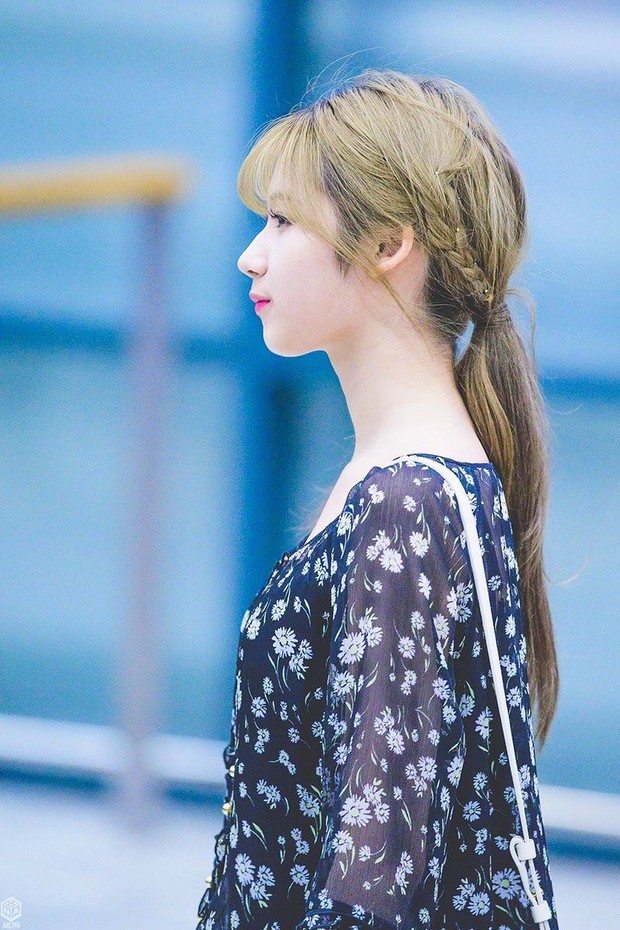 Sana dengan Gaya Rambut Low Ponytail/ Foto: Koreaboo