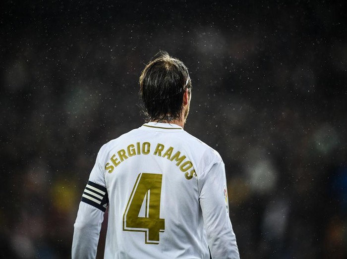 MADRID, SPAIN - MARCH 01: Sergio Ramos of Real Madrid CF runs with the ball during the Liga match between Real Madrid CF and FC Barcelona at Estadio Santiago Bernabeu on March 01, 2020 in Madrid, Spain. (Photo by David Ramos/Getty Images)