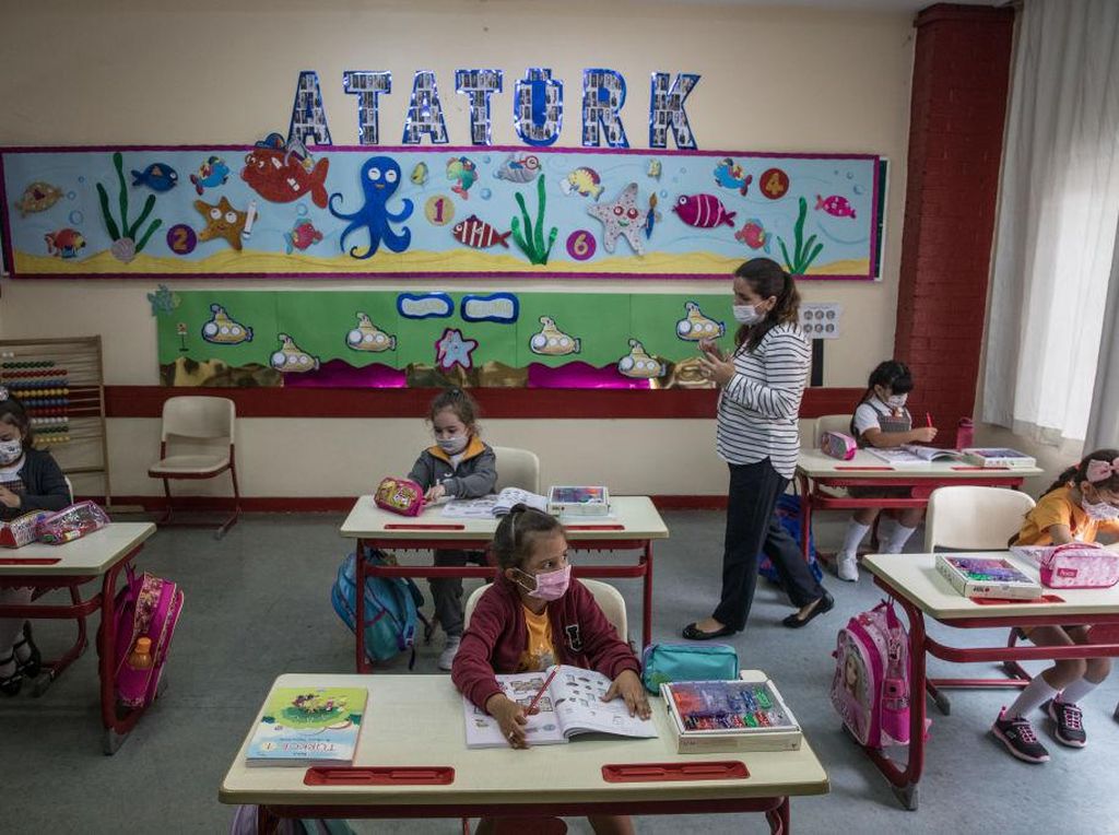 Siswa TK-SD Kelas 1 Turki Sudah Masuk Kelas Lagi Siswa TK-SD Kelas 1 Turki Sudah Masuk Kelas Lagi