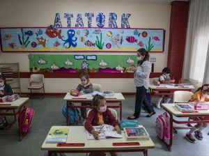 Siswa TK-SD Kelas 1 Turki Sudah Masuk Kelas Lagi Siswa TK-SD Kelas 1 Turki Sudah Masuk Kelas Lagi