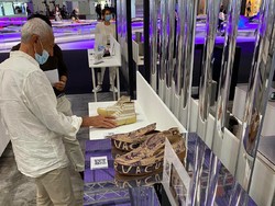 Sneakers Eceng Gondok Asal Indonesia Curi Atensi di Pameran Milan