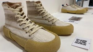 Foto: Sneakers Eceng Gondok Pekalongan, Mendunia Sampai ke Italia dan Swiss