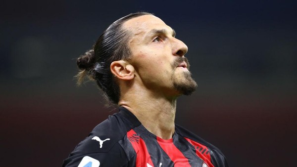 MILAN, ITALY - SEPTEMBER 21:  Zlatan Ibrahimovic of AC Milan reacts during the Serie A match between AC Milan and Bologna FC at Stadio Giuseppe Meazza on September 21, 2020 in Milan, Italy.  (Photo by Marco Luzzani/Getty Images)