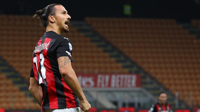MILAN, ITALY - SEPTEMBER 21:  Zlatan Ibrahimovic of AC Milan celebrates after scoring the opening goal during the Serie A match between AC Milan and Bologna FC at Stadio Giuseppe Meazza on September 21, 2020 in Milan, Italy.  (Photo by Marco Luzzani/Getty Images)