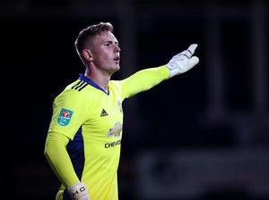 Luton Vs MU: Puja-puji untuk Henderson