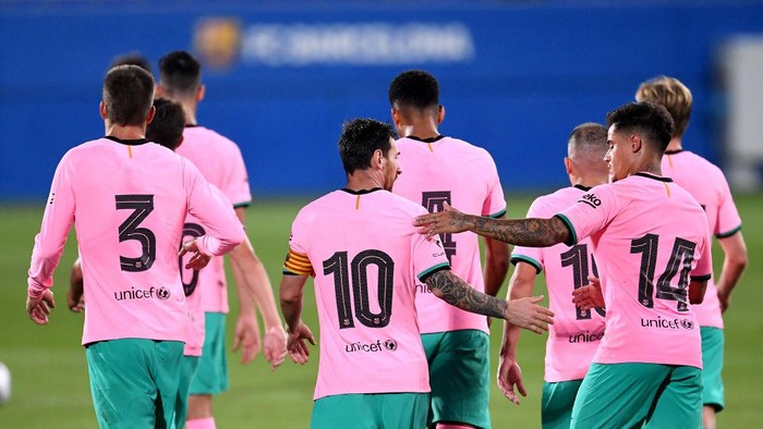 BARCELONA, SPAIN - SEPTEMBER 16: Lionel Messi of Barcelona celebrates with teammate Philippe Coutinho after scoring his sides third goal during the pre-season friendly match between FC Barcelona and Girona at Estadi Johan Cruyff on September 16, 2020 in Barcelona, Spain. (Photo by David Ramos/Getty Images)