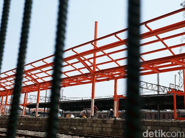 Beri Kenyamanan Penumpang, Peron di Stasiun KA Bekasi Ditambah