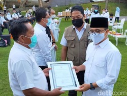 Bupati Anas Terharu Pengorbanan Nakes COVID-19 hingga Kaku Ketika Pidato