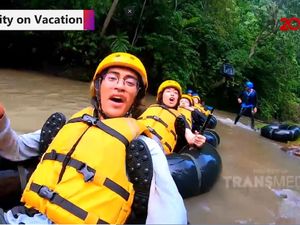 Celebrity on Vacation: Main River Tubing di Cikal Adventure