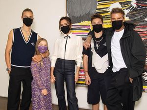 Victoria Beckham Gelar Fashion Show Lagi, Hanya Dihadiri Keluarga