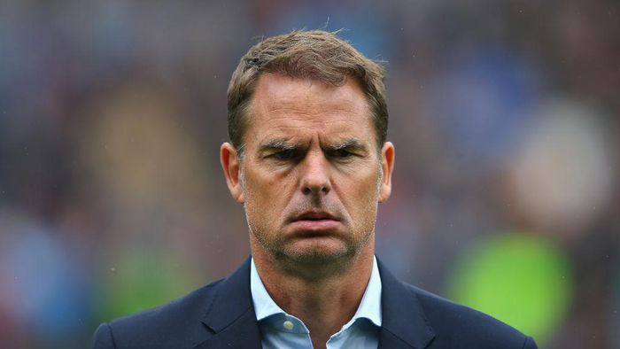 Frank de Boer BURNLEY, ENGLAND - SEPTEMBER 10: Frank de Boer the manager of Crystal Palace looks on during the Premier League match between Burnley and Crystal Palace at Turf Moor on September 10, 2017 in Burnley, England. (Photo by Alex Livesey/Getty Images)