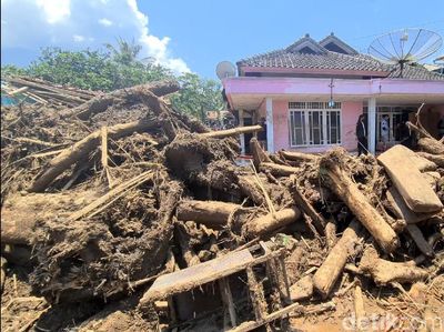 Gelondongan Kayu Besar di Lokasi Banjir Bandang Cicurug, Darimana?