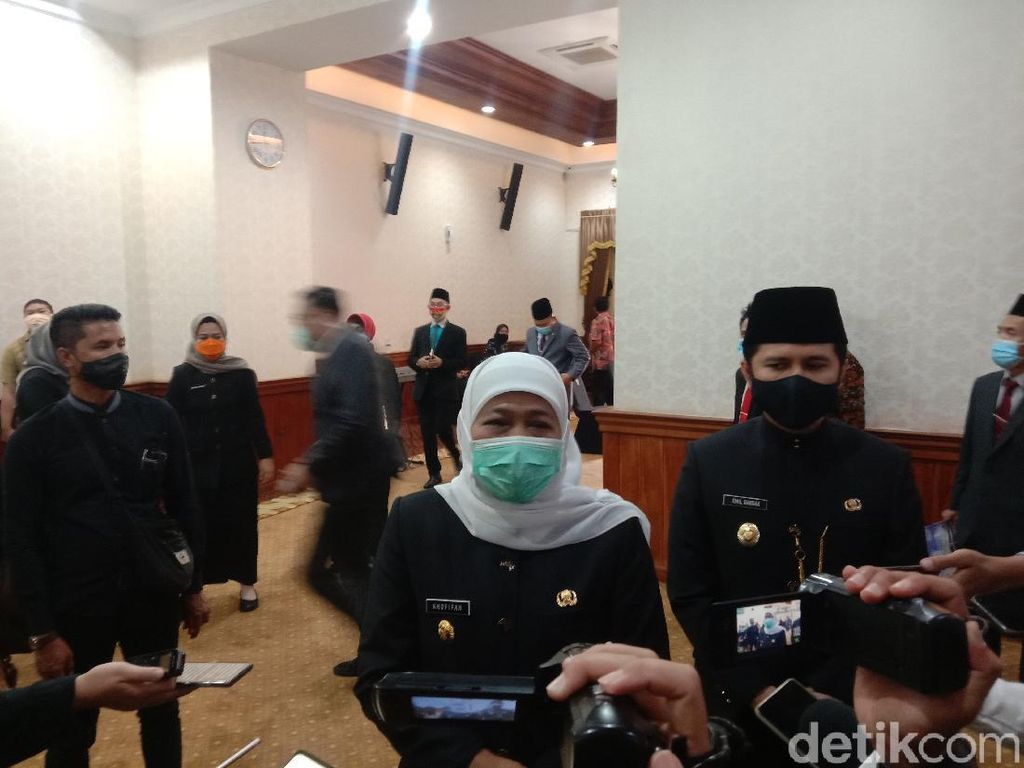 Khofifah Bantah Surati Kemenkes soal Perubahan Definisi Kematian COVID-19 Khofifah Bantah Surati Kemenkes soal Perubahan Definisi Kematian COVID-19