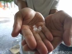 Hujan Es dan Angin Kencang Terjang Kota Cimahi