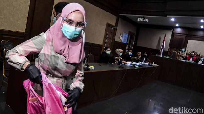 Menarik Action Plan Pinangki Bikin Djoko Tjandra Sempat Milirik Menarik Action Plan Pinangki Bikin Djoko Tjandra Sempat Milirik