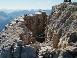 Jatuh dari Ketinggian 60 Meter, Turis di Jerman Ini Selamat