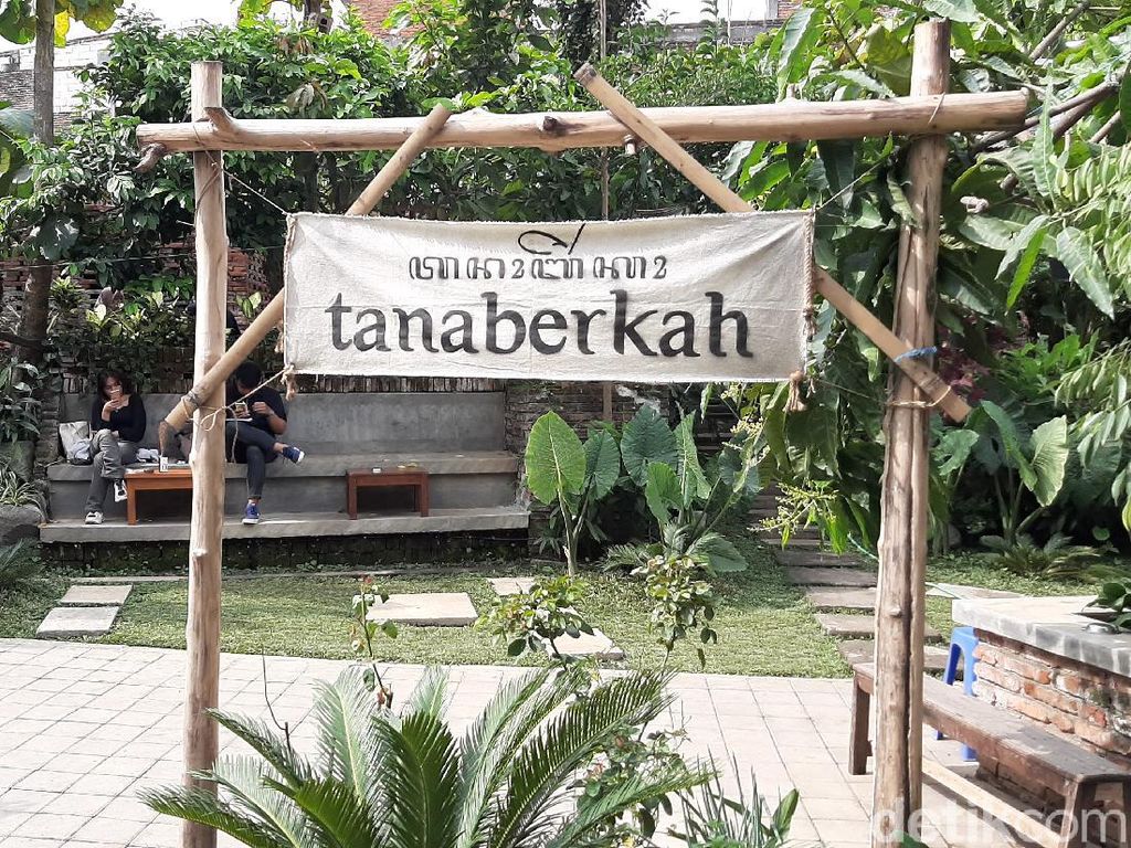 Kafe Tanaberkah, Kosan yang ada Kafenya di Malang Kafe Tanaberkah, Kosan yang ada Kafenya di Malang