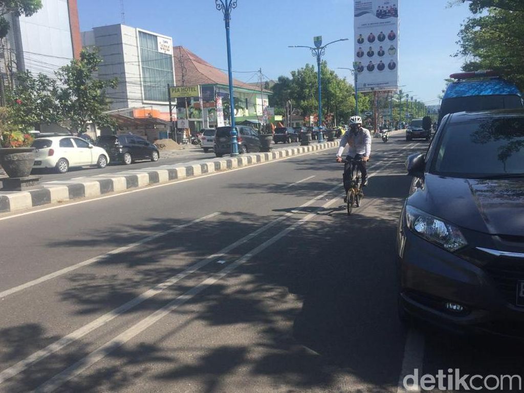 Pemkot Cirebon Akan Bangun Jalur Sepeda di Enam Ruas Jalan Tahun Depan Pemkot Cirebon Akan Bangun Jalur Sepeda di Enam Ruas Jalan Tahun Depan