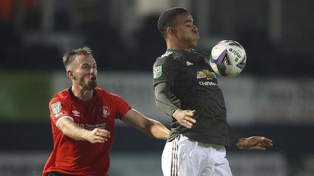 Manchester United's Mason Greenwood, right, is challenged by Luton Town's Rhys Norrington-Davies during the English League Cup 3rd round soccer match between Luton Town and Manchester United, Tuesday, Sept. 22, 2020, at Kenilworth Road in Luton, England. (Nick Potts/Pool via AP)