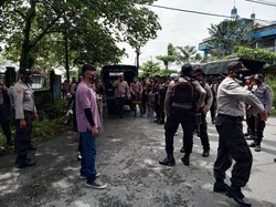 Massa Demo di Timika Papua Serang Polisi, 3 Orang Pemuda Diamankan