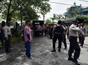 Massa Demo di Timika Papua Serang Polisi, 3 Orang Pemuda Diamankan Massa Demo di Timika Papua Serang Polisi, 3 Orang Pemuda Diamankan