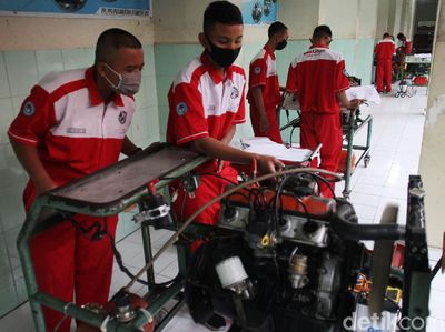 Melihat Penerapan Protokol Kesehatan di Kelas Praktik SMK
