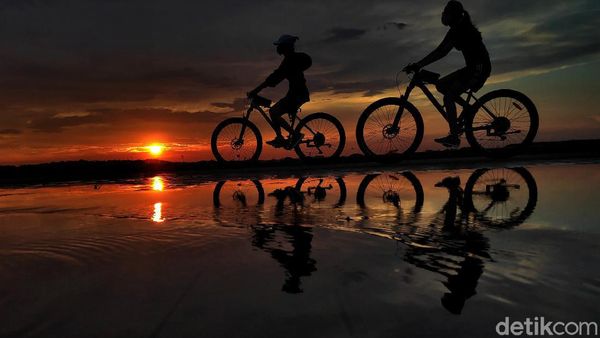Menanti Senja di Pulau D Pantai Indah Kapuk