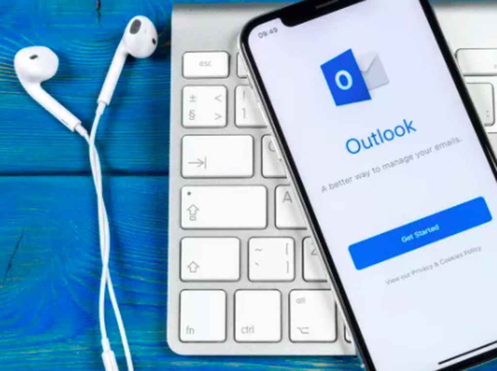 Bertabur Fitur Baru, Microsoft Outlook Punya Asisten Suara